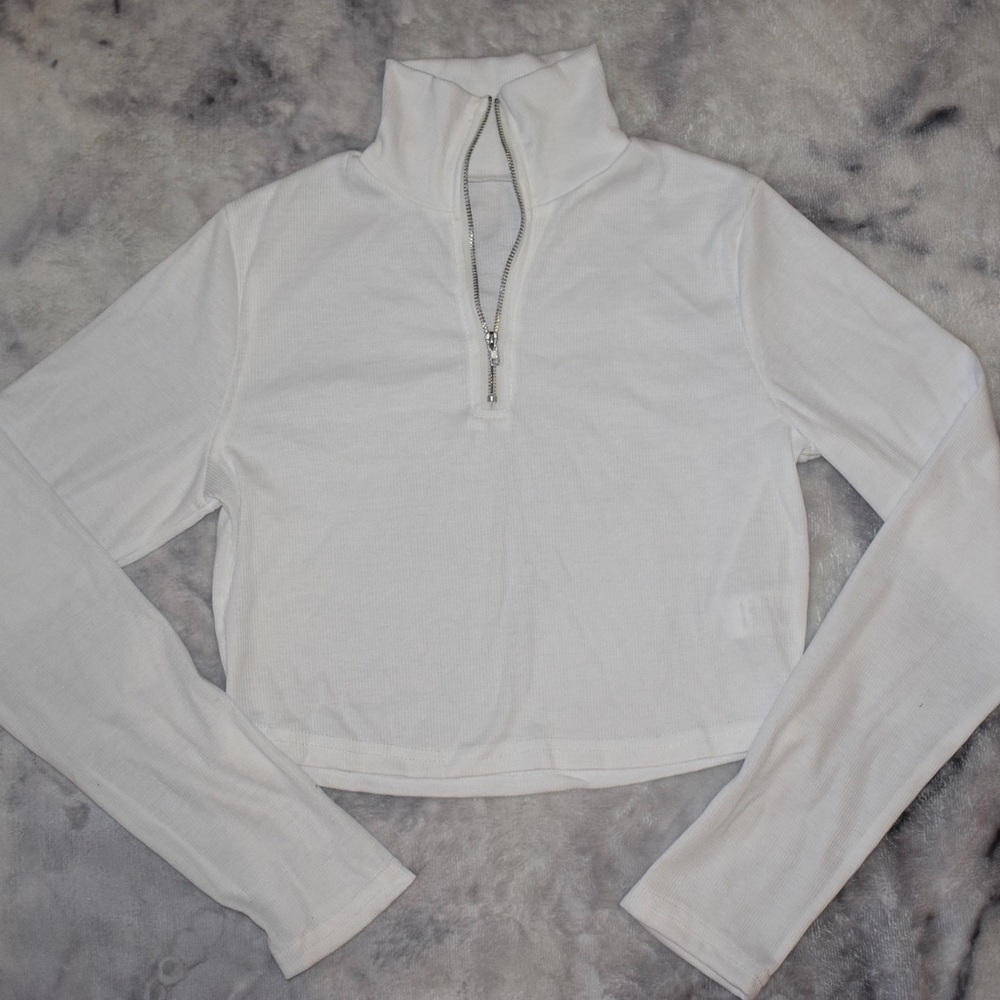 Cropped Zip Up Top / Sweater